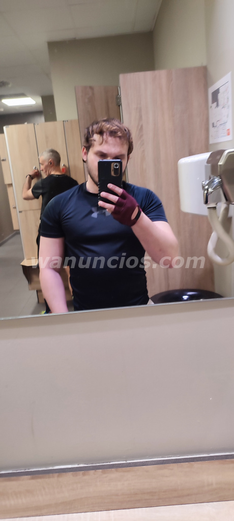Realizo limpiezas en casas u oficinas desnudo o con la fantasía que tengas (Madrid) 4