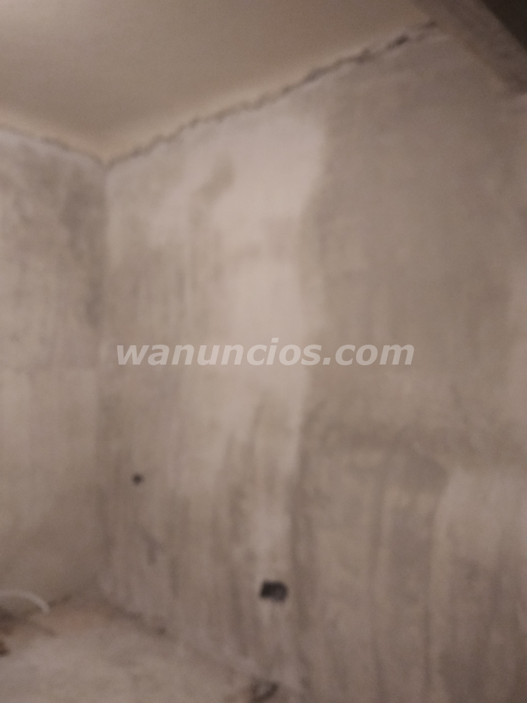 Yesero a mano alisados de aguaplast, enfoscados (Madrid)