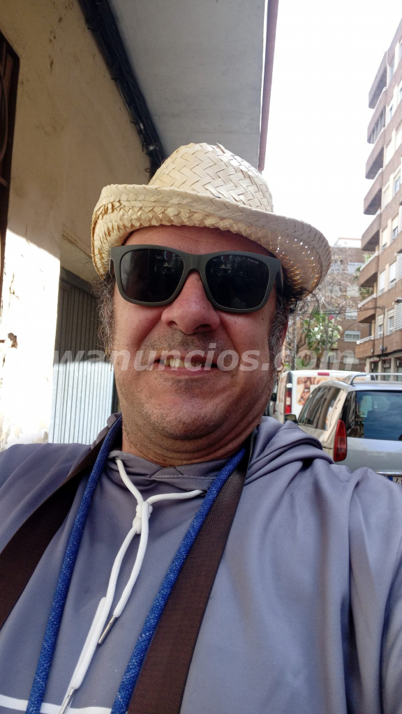 Estoy buscando una chica que me ayude a darle masajes (Madrid Centro)