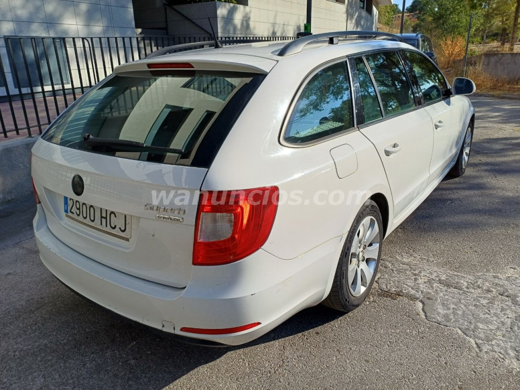 4.499 € - Skoda Superb 1.6 tdi familiar 2011 color blanco (Madrid) 2