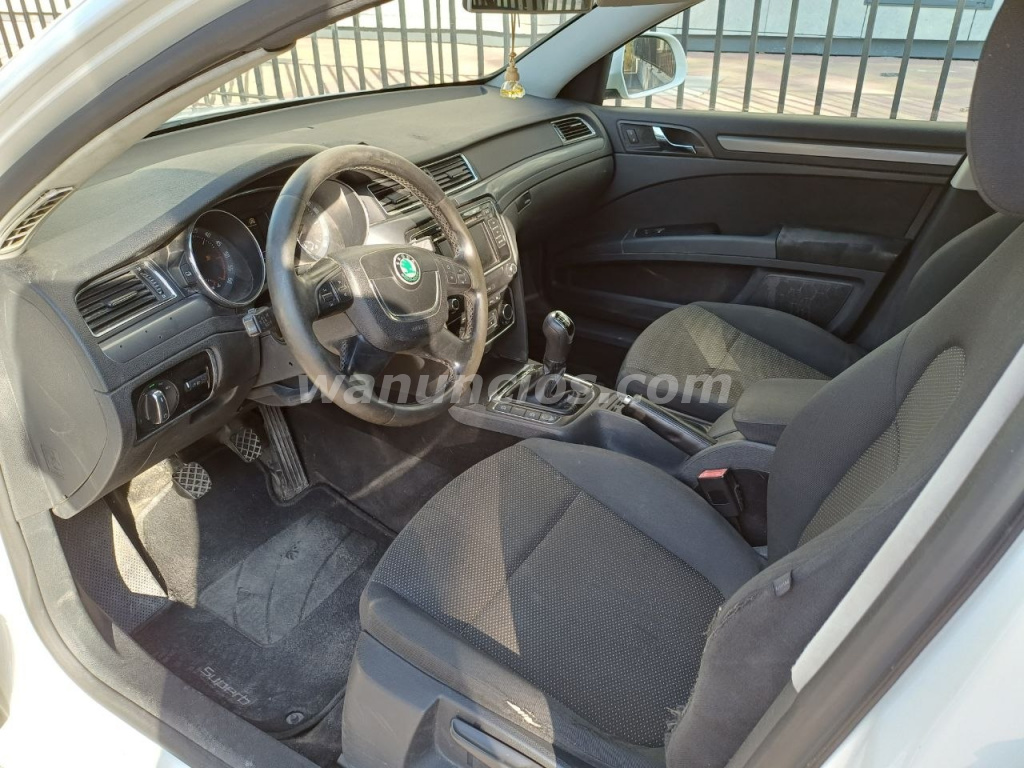 4.499 € - Skoda Superb 1.6 tdi familiar 2011 color blanco (Madrid) 4