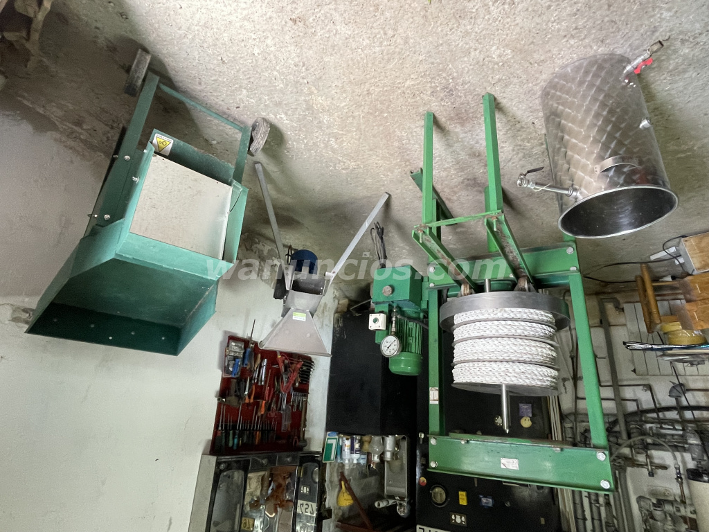 2.600 € - Almazara con prensa de capachos para aceite de oliva (Baix Llobregat)