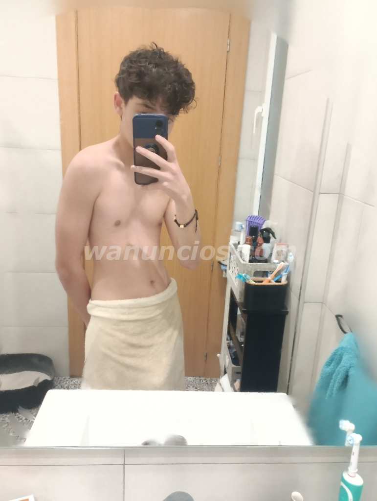 Chico joven quiere adorar pies de chicas en Albacete (Albacete)