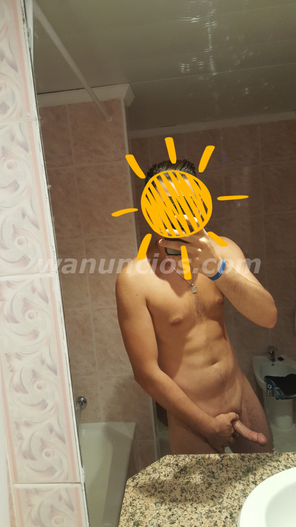 Chico joven busca pareja para morbosear esta noche (Barcelona)